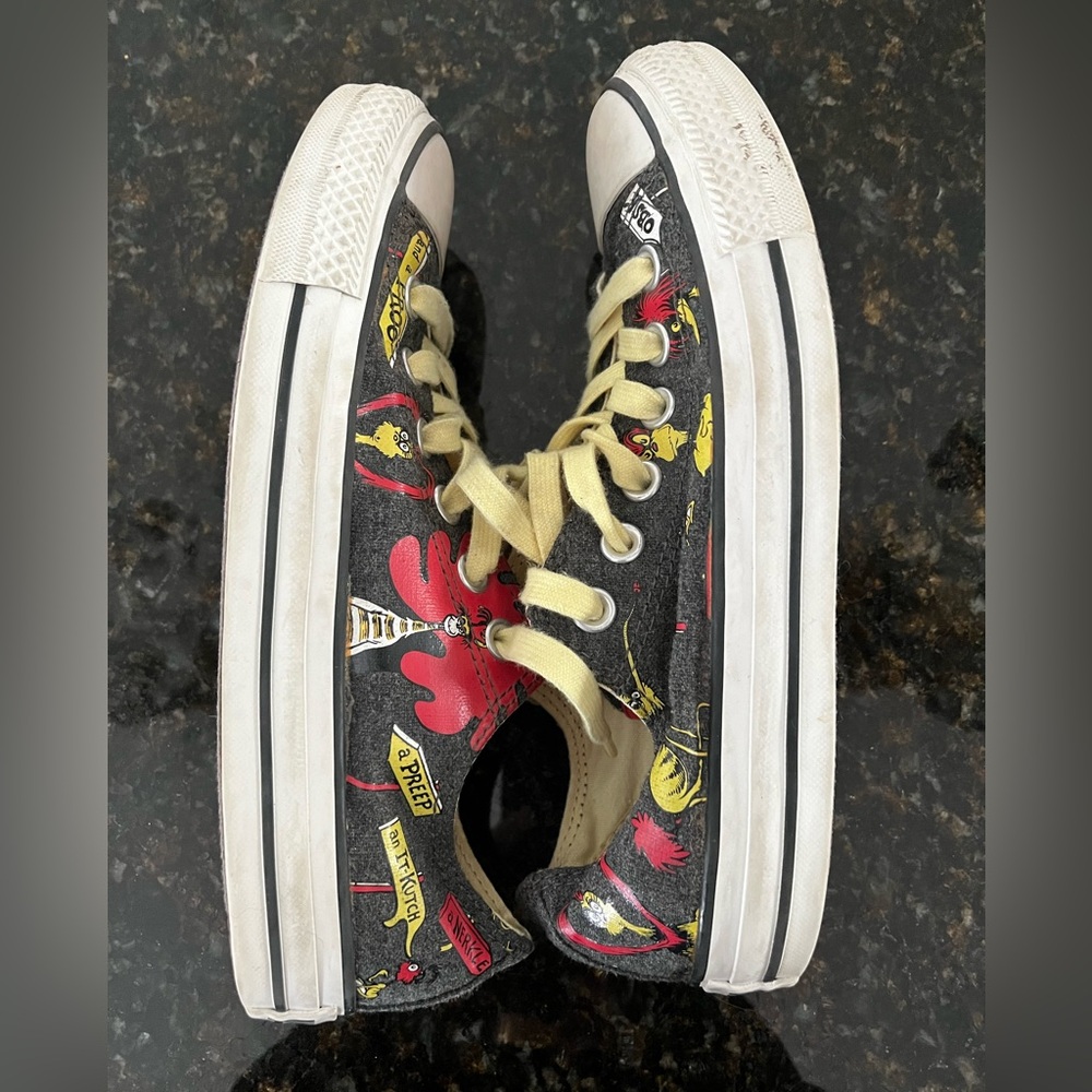 Converse All Star Sneakers   Words and Illustrations by Dr Seuss. WO 7 MEN 5 - Picture 6 of 6